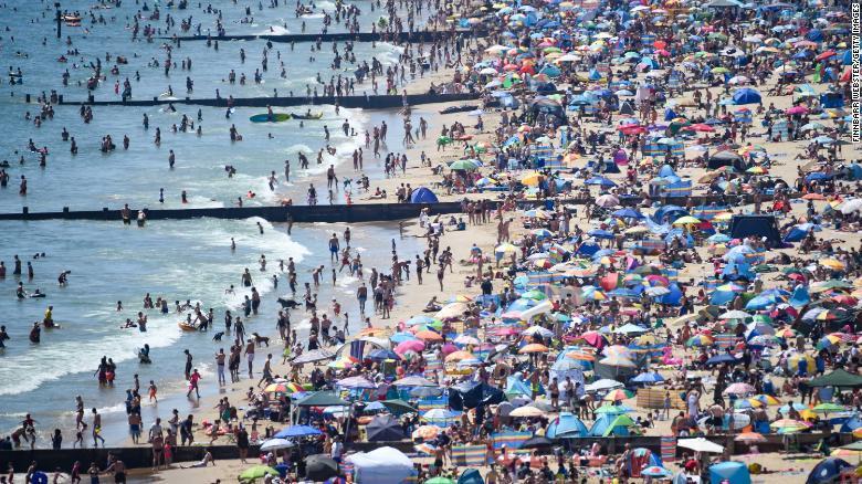 England goes to the beach and parties like there’s no pandemic